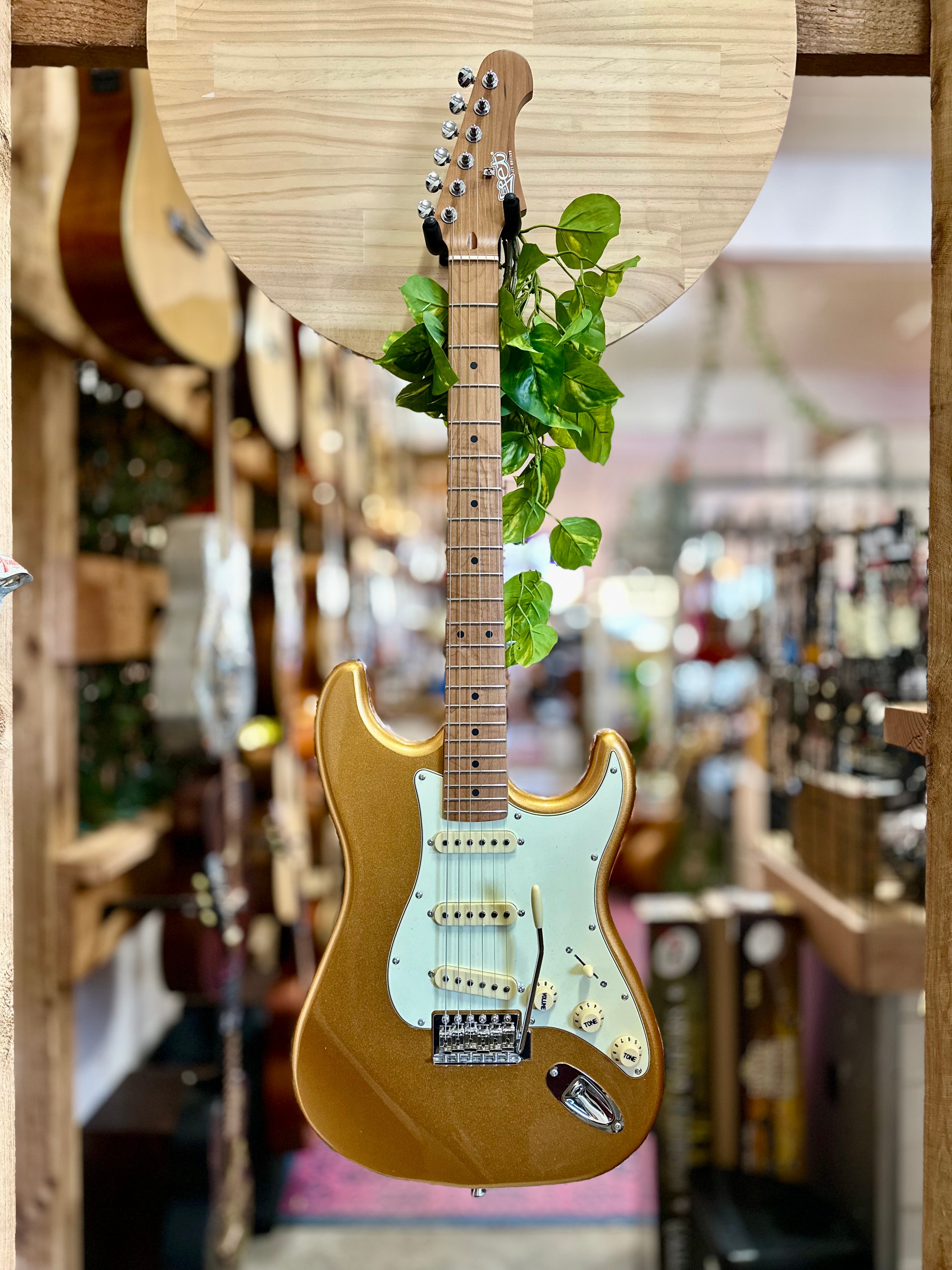 Jet Guitars | JS300 | SSS | Gold Jet Guitars | JS300 | SSS | Gold